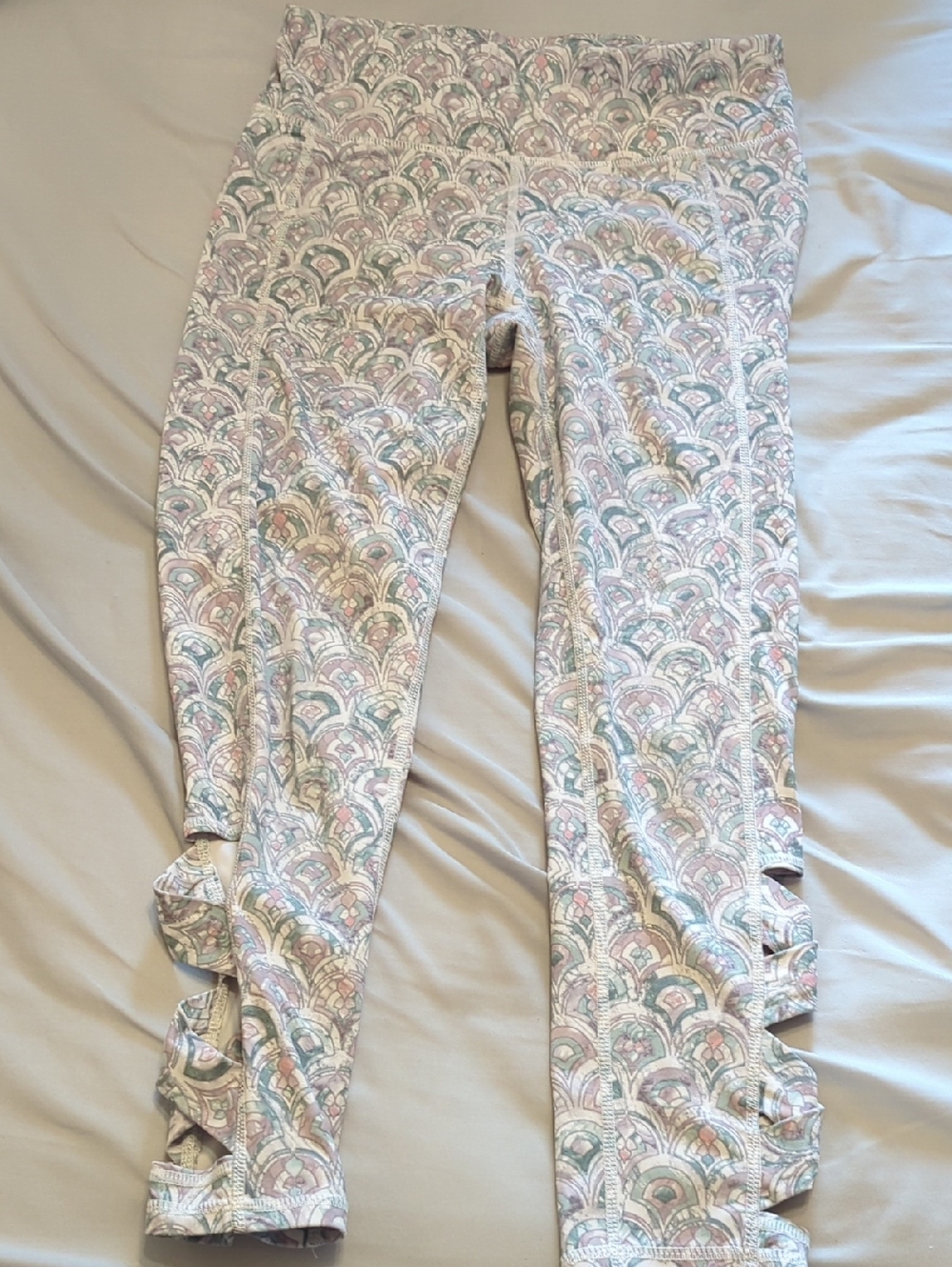 Printed Ruffle Hem Leggings in Pastel Floral Fan Print